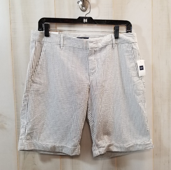 GAP Pants - NWT Gap Gray White Seersucker Bermuda Shorts 6
